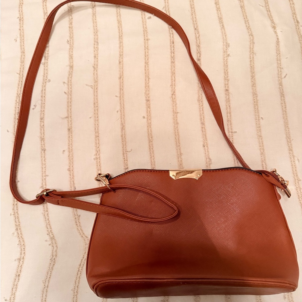 Elegant Tan Leather Shoulder Bag